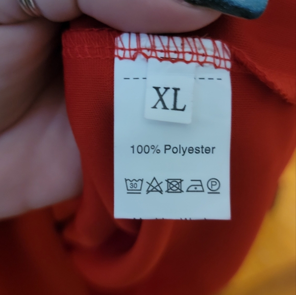 Red Scoop Neck Knee-Length Dress - Picture 2 of 3